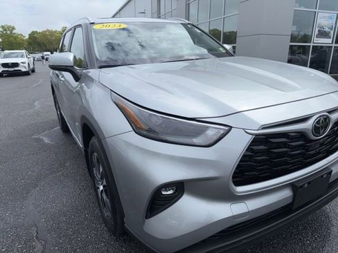 Used 2023 Toyota Highlander XLE AWD/4WD image 2