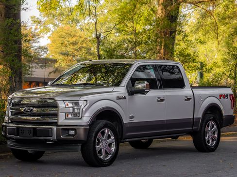 Used 2017 Ford F150 King Ranch w/ Equipment Group 601A Luxury AWD/4WD image 51