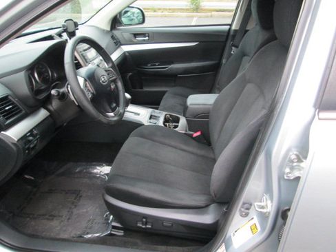 Used 2013 Subaru Outback 2.5i Premium AWD/4WD image 7