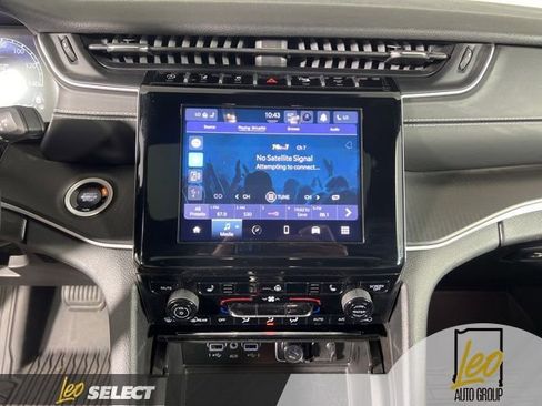 Used 2024 Jeep Grand Cherokee Altitude AWD/4WD image 23