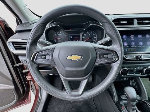 Used 2022 Chevrolet TrailBlazer LT w/ Convenience Package FWD image 11