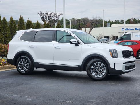 Used 2024 Kia Telluride LX image 3