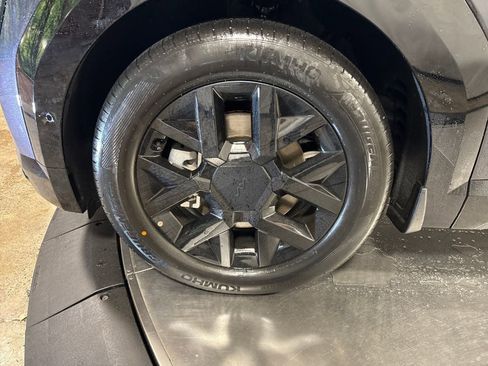 New 2026 Kia EV9 Land image 2