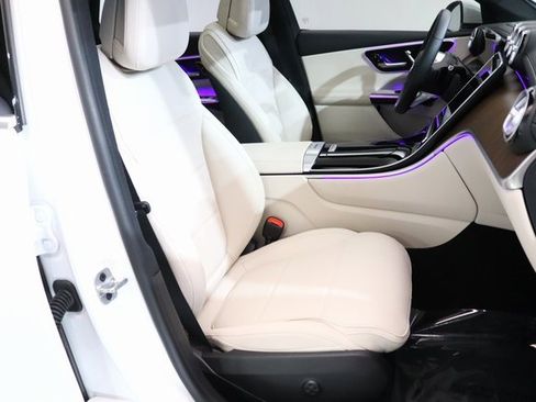 Used 2025 Mercedes-Benz GLC 350e 4MATIC image 19