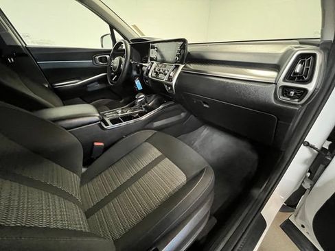 Used 2022 Kia Sorento LX FWD image 10