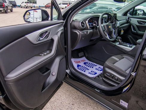 New 2025 Chevrolet Blazer LT w/ Convenience Package FWD image 43