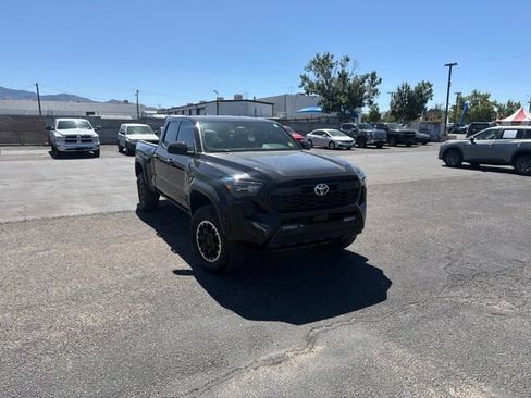 Used 2025 Toyota Tacoma TRD Off-Road AWD/4WD image 7