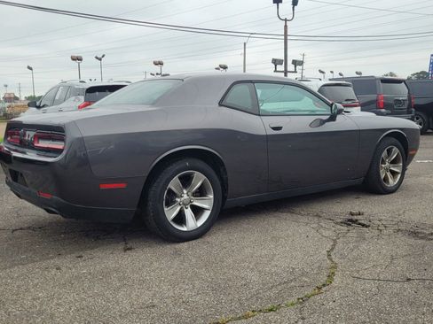 Used 2015 Dodge Challenger SXT image 5