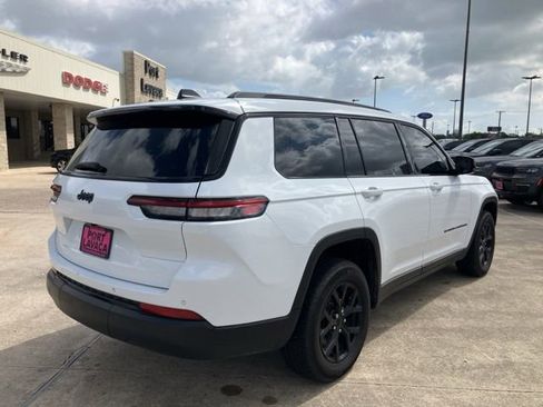 Used 2025 Jeep Grand Cherokee L Laredo RWD image 7