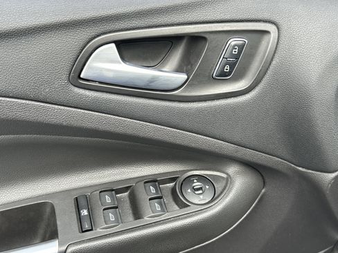 Used 2016 Ford Escape SE image 12