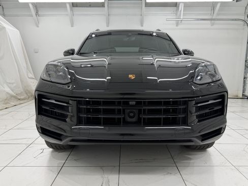 Certified 2024 Porsche Cayenne S AWD/4WD image 9