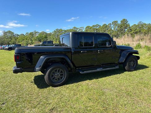 Certified 2024 Jeep Gladiator Sport AWD/4WD image 3