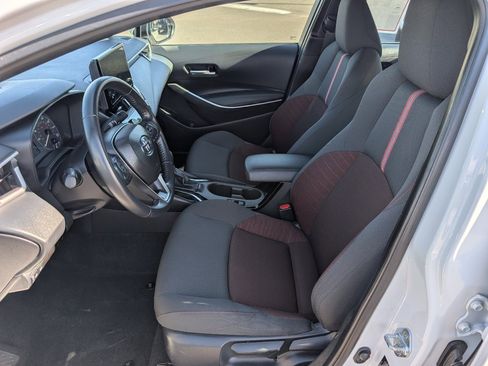 Used 2025 Toyota Corolla SE image 2