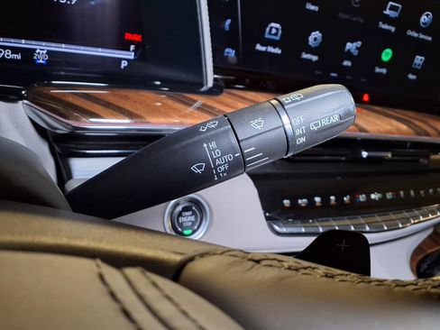 Certified 2024 Cadillac Escalade Premium Luxury Platinum image 11