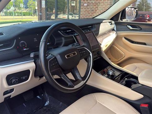 Used 2021 Jeep Grand Cherokee L Limited AWD/4WD image 30