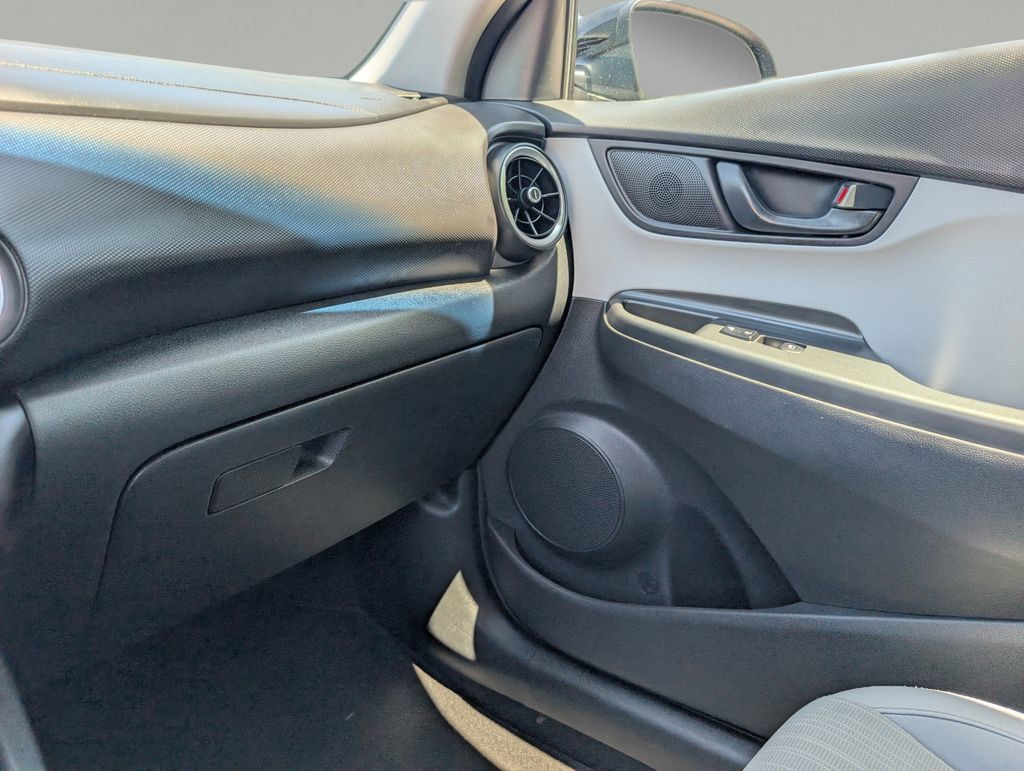 Used 2022 Hyundai Kona SEL FWD image 29