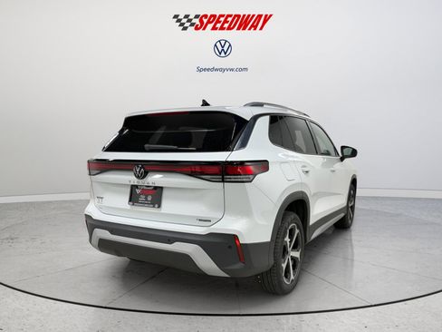 New 2026 Volkswagen Tiguan SE image 7