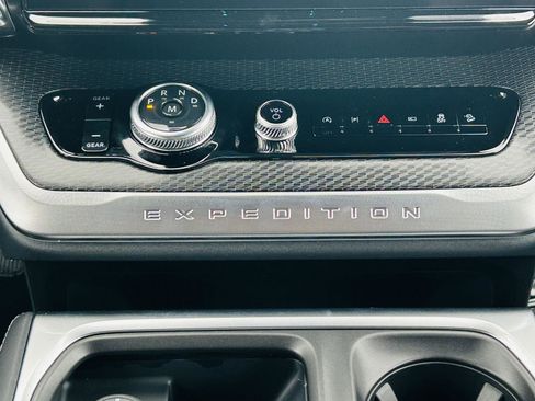 New 2025 Ford Expedition Platinum w/ Stealth Performance Package image 32