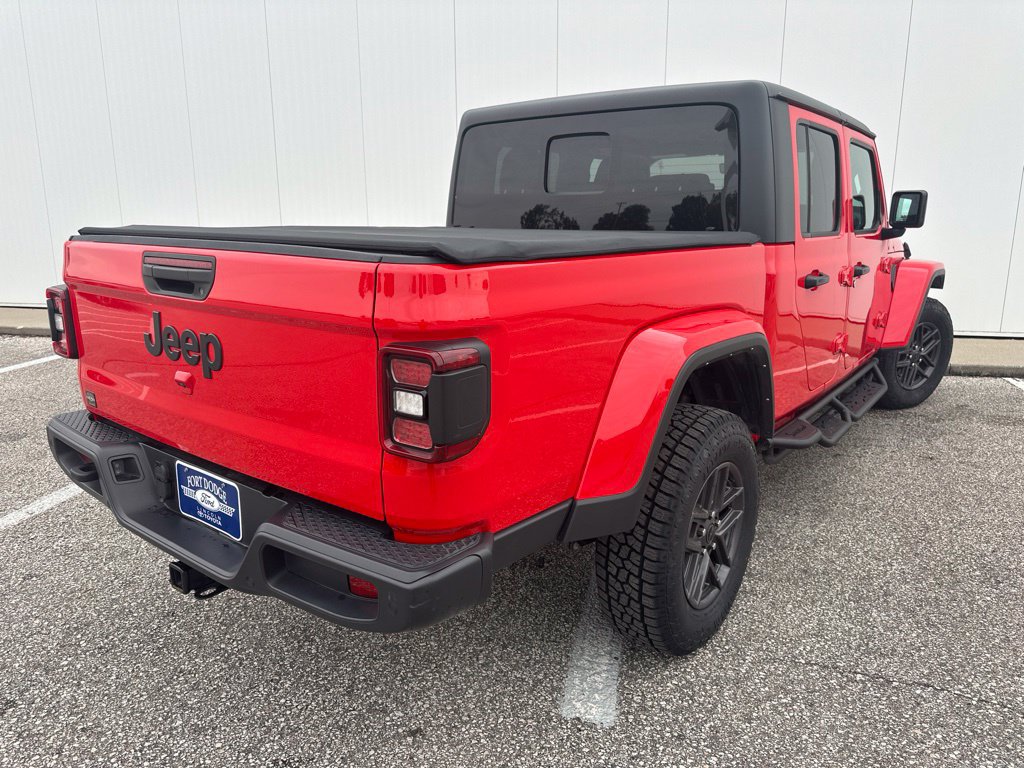 Used 2024 Jeep Gladiator Sport AWD/4WD image 7