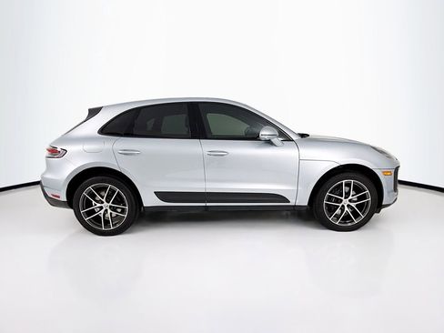 Certified 2025 Porsche Macan AWD/4WD image 8