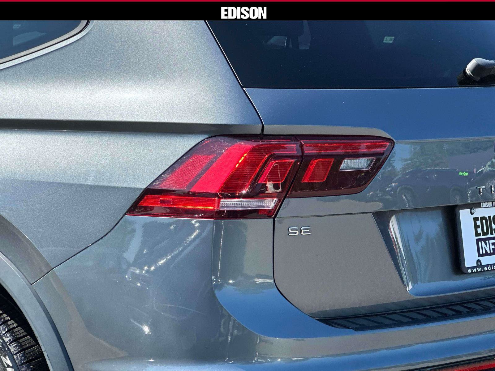 Used 2023 Volkswagen Tiguan SE R-Line AWD/4WD image 8