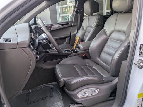 Used 2020 Porsche Macan S image 28