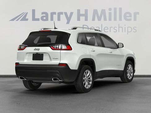 Used 2019 Jeep Cherokee Latitude Plus w/ Comfort/Convenience Group AWD/4WD image 2