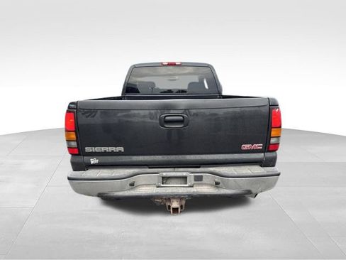 Used 2005 GMC Sierra 2500 SLT w/ Snow Plow Prep Package AWD/4WD image 4