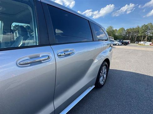 Used 2023 Toyota Sienna XLE AWD/4WD image 16