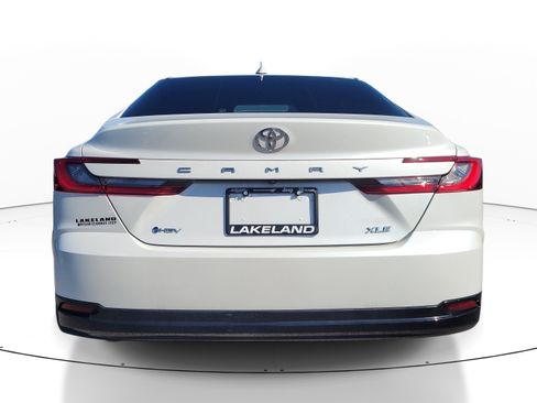 Used 2025 Toyota Camry XLE FWD image 5