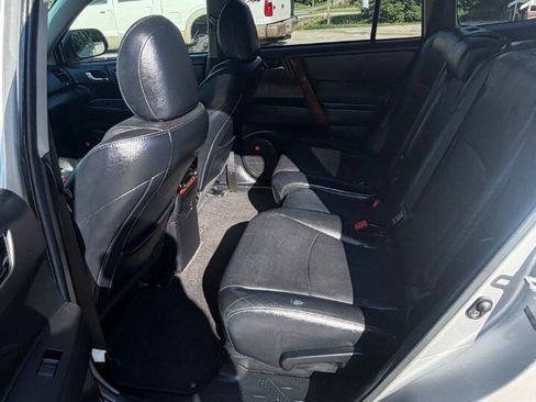Used 2011 Toyota Highlander Limited w/ Tow Pkg AWD/4WD image 10