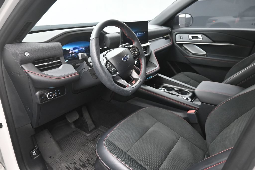 Used 2025 Ford Explorer ST RWD image 19