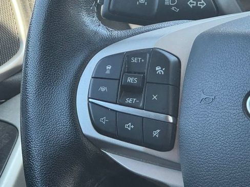Used 2021 Ford Explorer XLT w/ Equipment Group 202A AWD/4WD image 13