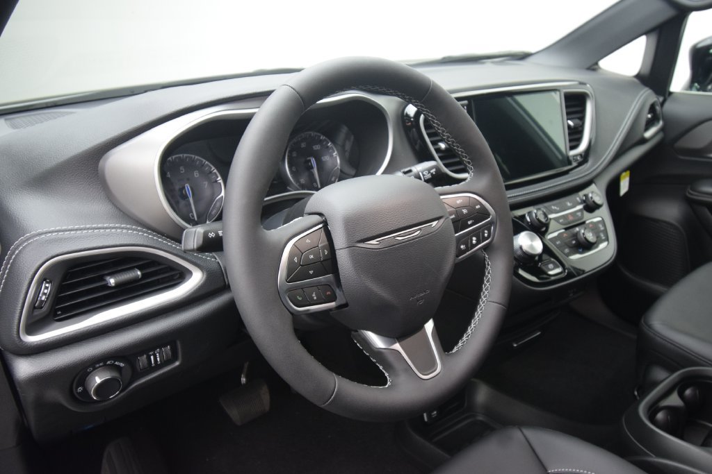 New 2027 Chrysler Pacifica Select FWD image 32