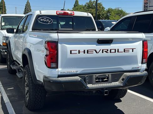 Used 2024 Chevrolet Colorado ZR2 w/ ZR2 Convenience Package III AWD/4WD image 2