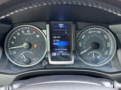 Used 2021 Toyota Tacoma TRD Off-Road w/ Technology Package AWD/4WD image 20