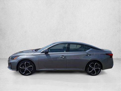 Used 2024 Nissan Altima 2.5 SR FWD image 9