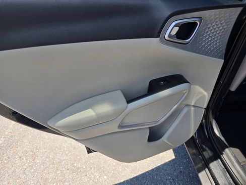 Used 2022 Kia Soul LX FWD image 13