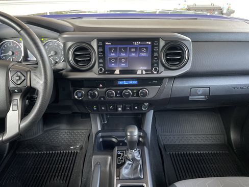 Used 2022 Toyota Tacoma TRD Off-Road image 9