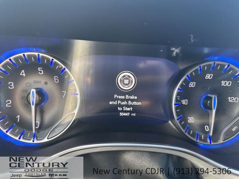 Used 2025 Chrysler Pacifica Limited image 25