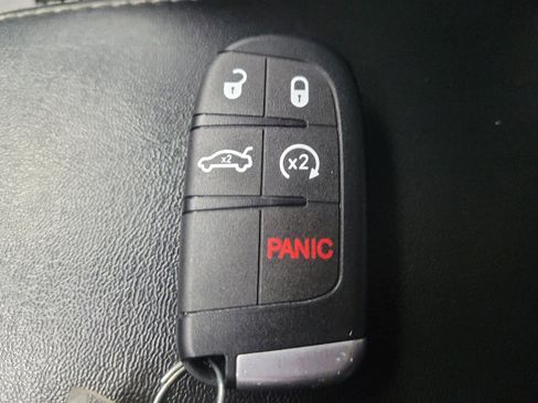 Used 2019 Jeep Cherokee Limited image 32