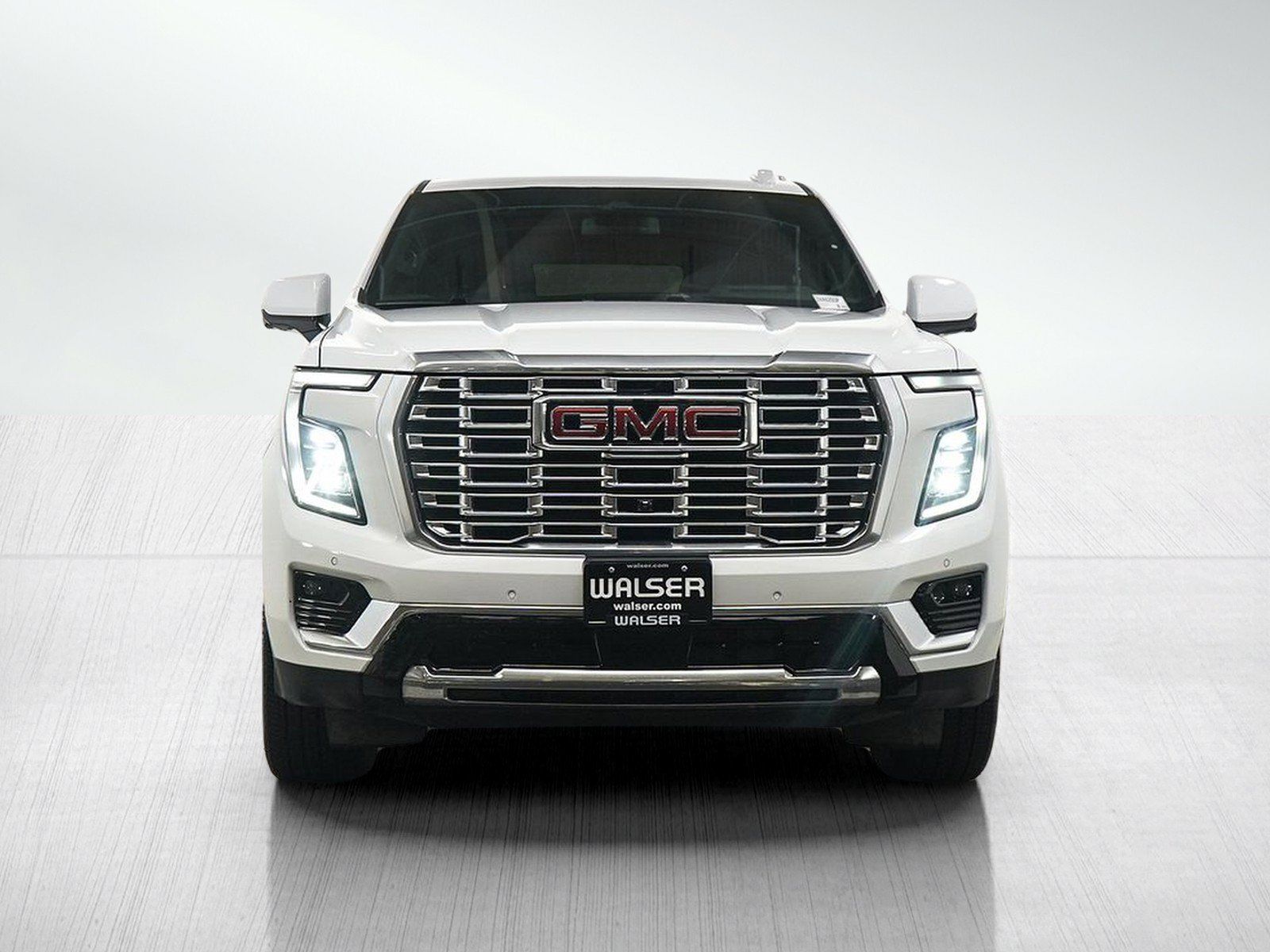 Used 2025 GMC Yukon XL Denali AWD/4WD image 8