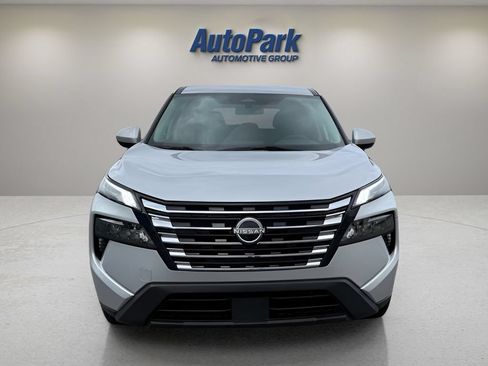 Used 2024 Nissan Rogue SV AWD/4WD image 2