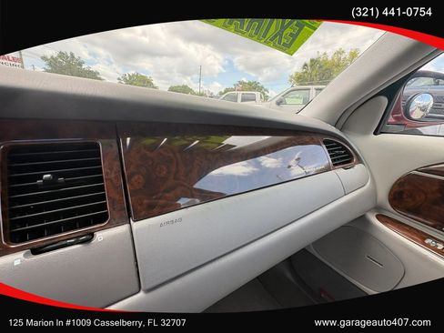 Used 1998 Lincoln Town Car Executive RWD image 22