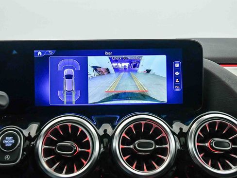 Used 2024 Mercedes-Benz GLA 35 AMG 4MATIC image 38