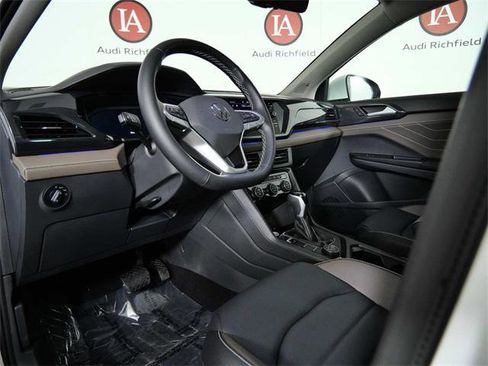Used 2024 Volkswagen Taos SEL image 16