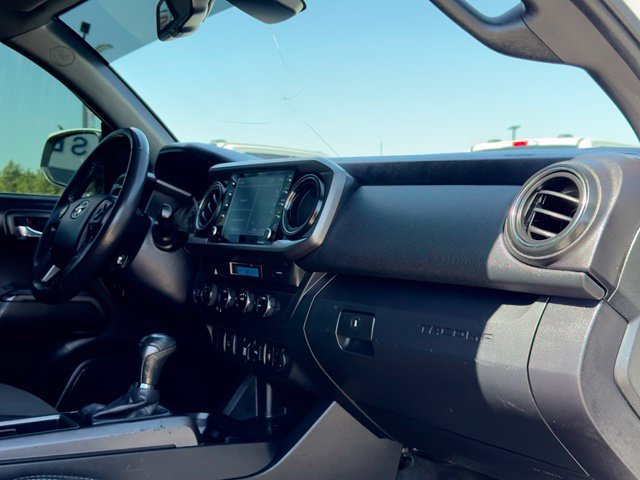 Used 2022 Toyota Tacoma TRD Off-Road AWD/4WD image 21