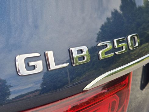 Used 2021 Mercedes-Benz GLB 250 image 11