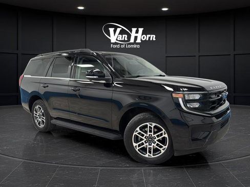 Used 2025 Ford Expedition Active AWD/4WD image 1