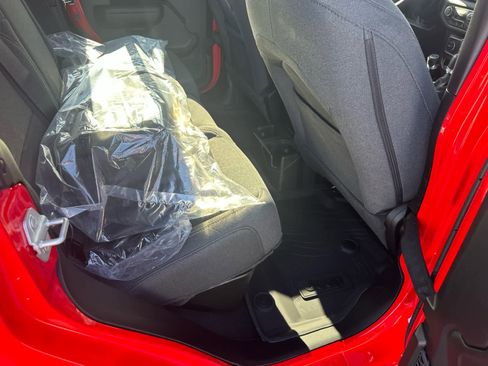 New 2025 Jeep Gladiator Sport image 15